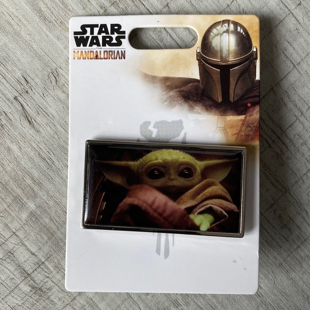 The child grogu mandalorian baby yoda disney pin